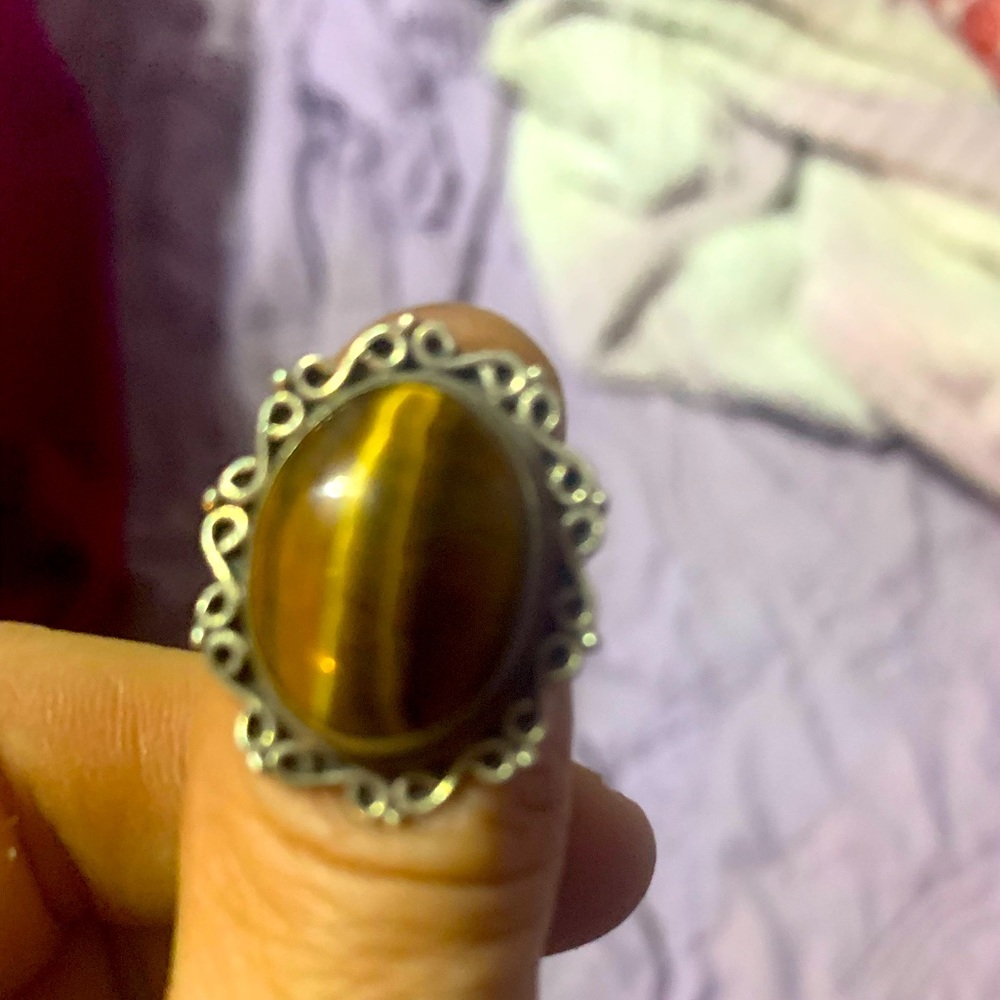 Vintage style tigers eye ring. 925 sterling silver. Stamped. Size 7. Well loved